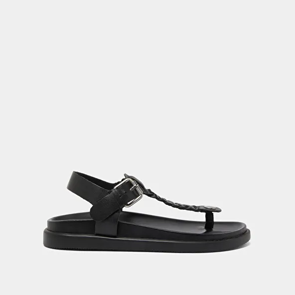 Buckle sandals in black leather