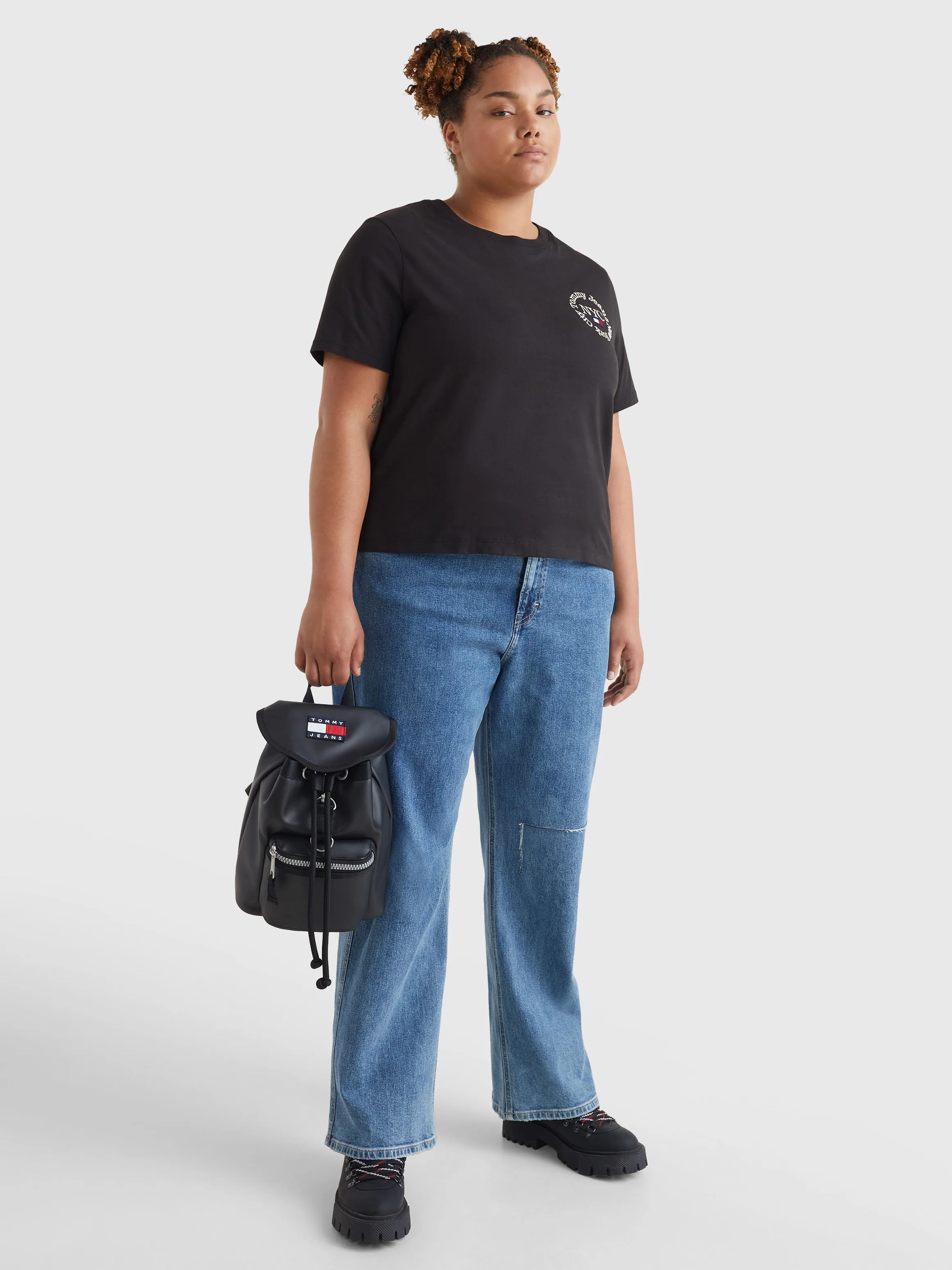 Curve Back Circle Logo Cropped T-Shirt | T-Shirts | Tommy Jeans