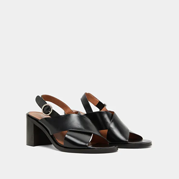 Heeled sandals in black leather