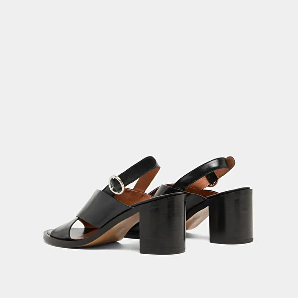 Heeled sandals in black leather